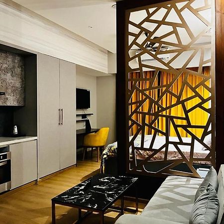 Luxe Apartment By Hey Studio'S Ґазіабад Екстер'єр фото